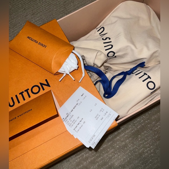 Pink and white Louis Vuitton Squad Sneaker - Picture 6 of 6